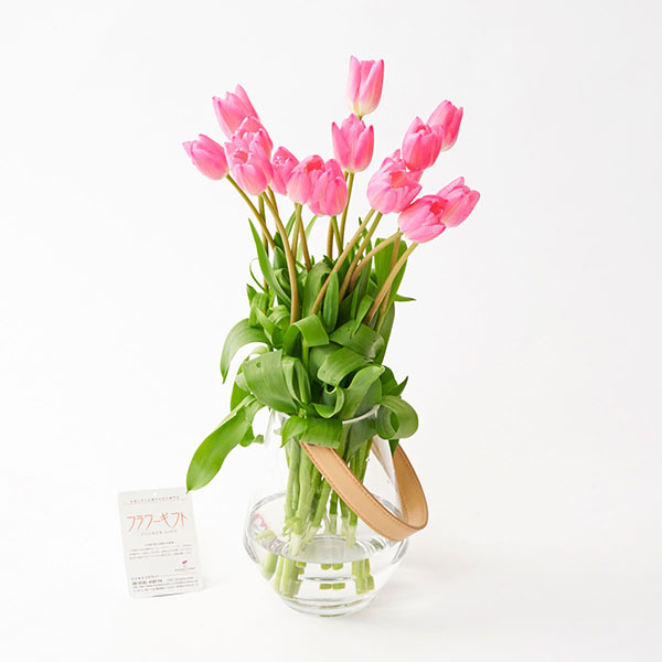 おしゃれな花の贈り物　花瓶（レザー調ホルダー付きクリアガラス）とチューリップ　15本花束ブーケ（ピンク系）