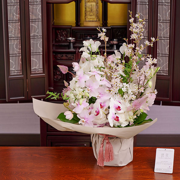 おしゃれな花の贈り物　仏花　桜を使用したアレンジメントフラワー　Lサイズ