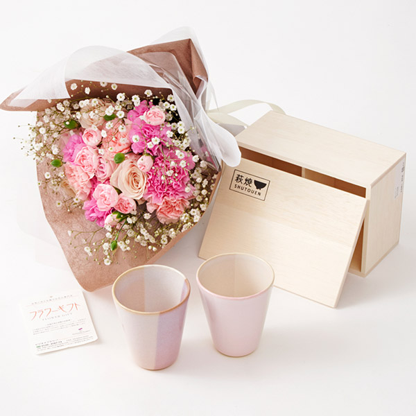 【2024年母の日限定】萩焼グラス（湯のみ）ペアセット＆カーネーションと薔薇花束ブーケ（ピンク）カスミソウ入り
