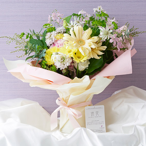 供花　そのまま飾れる花束（スタンディングブーケ）　黄色ピンク系　Mサイズ