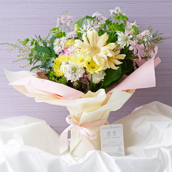 おしゃれな花の贈り物　仏花　そのまま飾れる花束（スタンディングブーケ）　黄色ピンク系　Mサイズ
