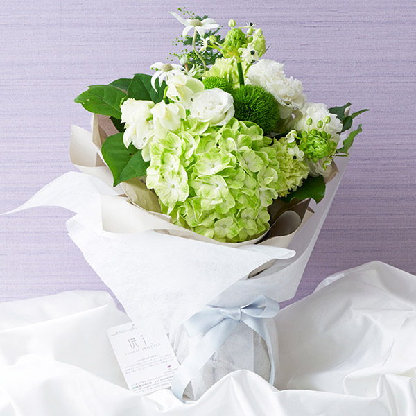 供花　そのまま飾れる花束（スタンディングブーケ）　白グリーン系　Mサイズ