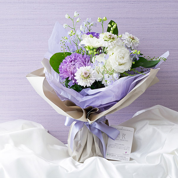供花 そのまま飾れる花束（スタンディングブーケ） 白紫系 Sサイズ｜ギフト・インテリア・雑貨のECサイト（通信販売） hana™（花）
