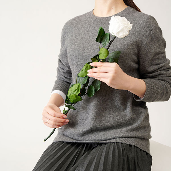 おしゃれな花の贈り物　プリザーブドフラワー　薔薇一輪（パールホワイト）