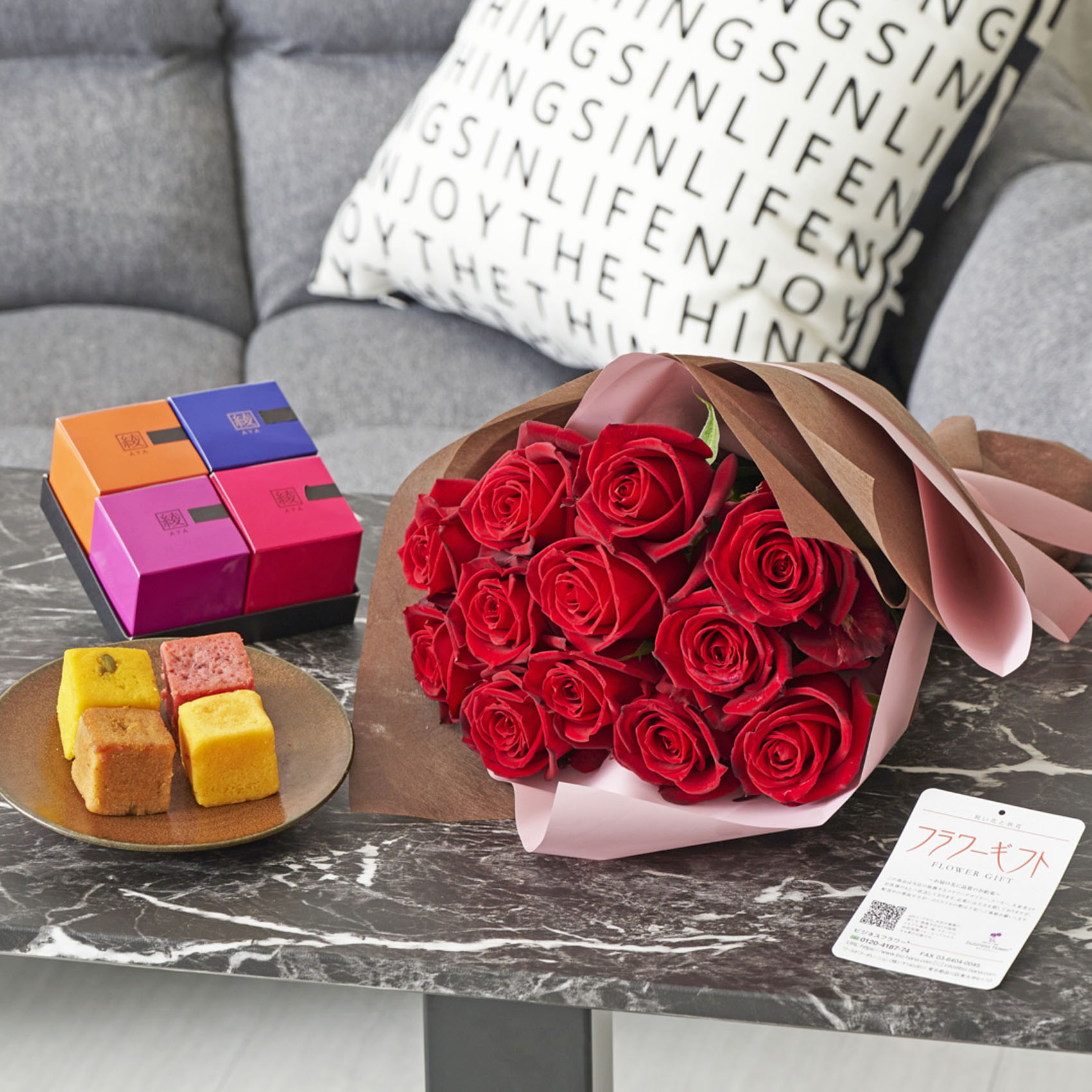 赤薔薇12本の花束とフィナンシェのギフトセット