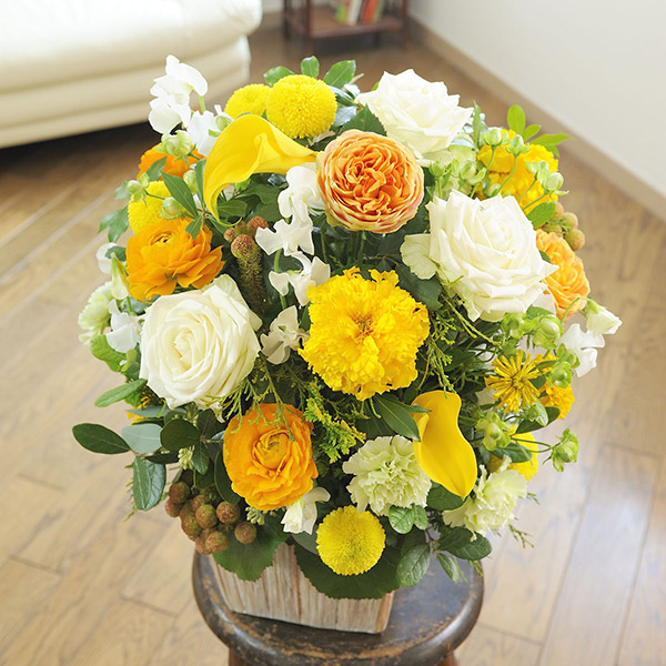おしゃれな花の贈り物　お洒落なお祝い用アレンジメントフラワー　ビタミンカラー系　Lサイズ