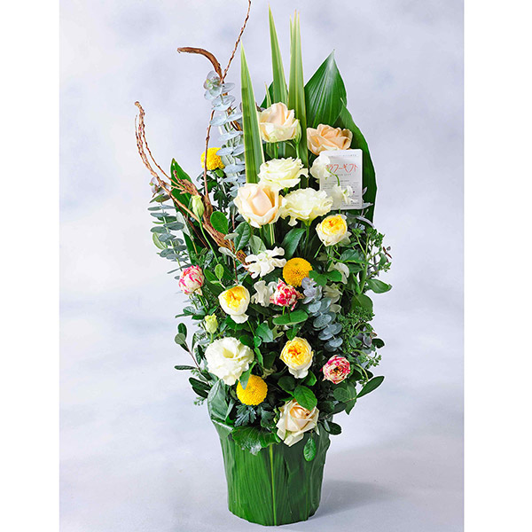 おしゃれな花の贈り物　お洒落なお祝い用アレンジメントフラワー　ミックス（リーフの花籠）