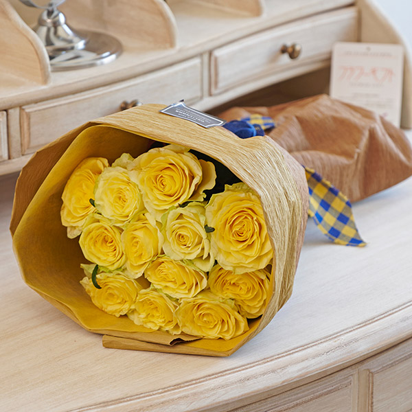 ＜こだわりラッピング　カントリースタイル＞黄薔薇12本　花束ブーケ