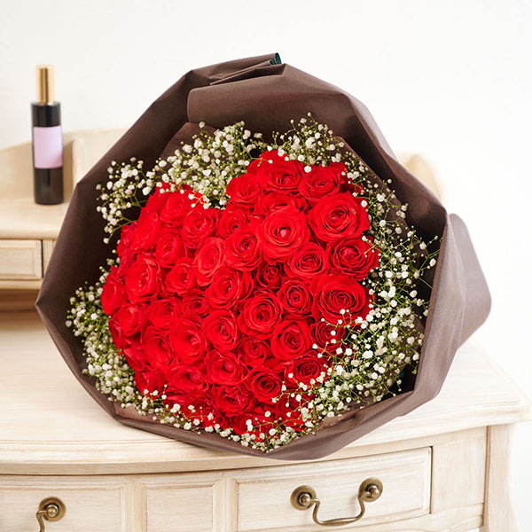 おしゃれな花の贈り物　ハート型赤薔薇　花束ブーケ