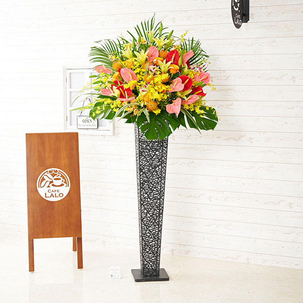 おしゃれな花の贈り物　＜東京23区、横浜市、川崎市限定＞南国風スタンド花　※アイアンスタンド（ブラック）