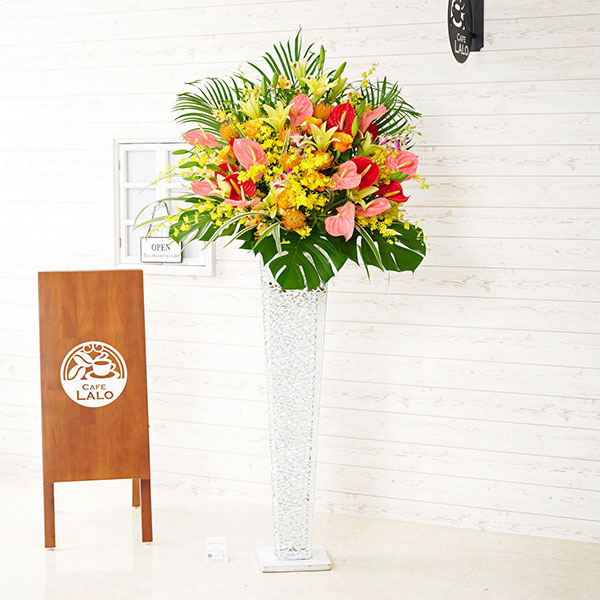 おしゃれな花の贈り物　＜東京23区、横浜市、川崎市限定＞南国風スタンド花　※アイアンスタンド（ホワイト）